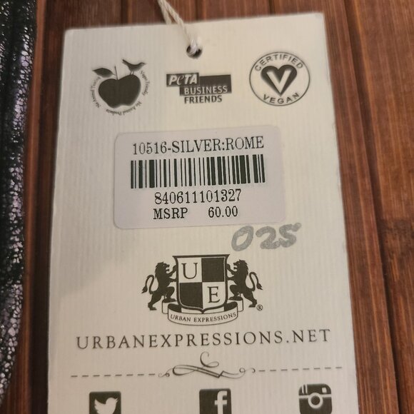 Urban Expressions Metallic Silver Zippered Purse NWT - Picture 4 of 8